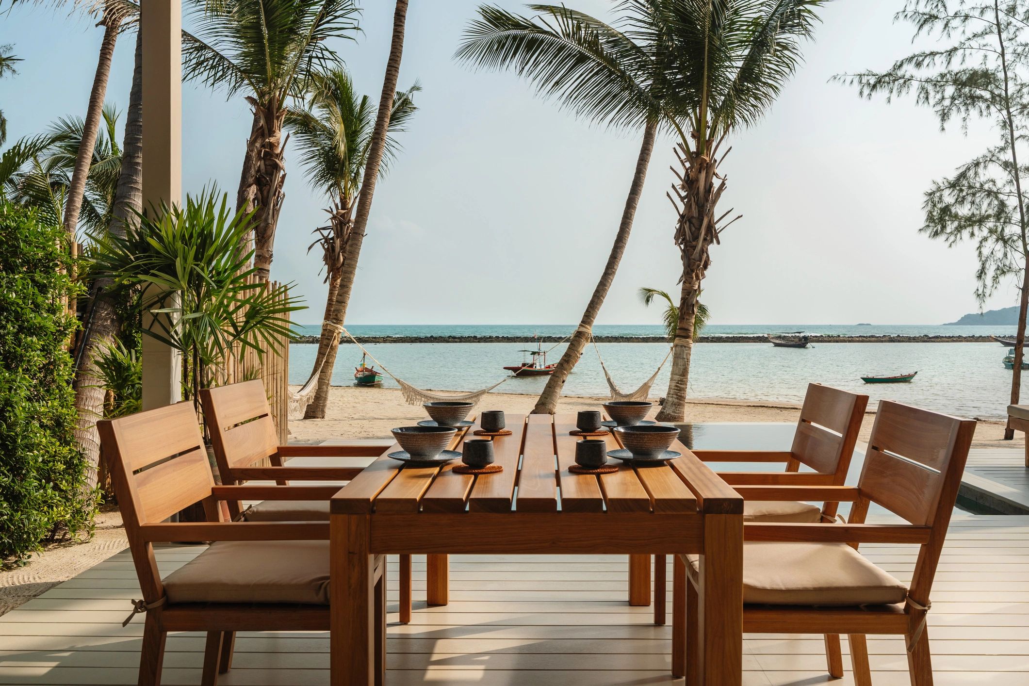 Beachfront villa outdoor dining area